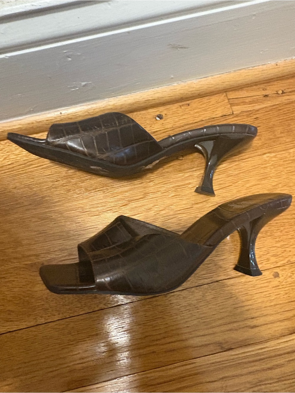 Jeffrey Campbell Dark Brown Croc-Embossed Slide Kitten Heel  Mules - Picture 9 of 10